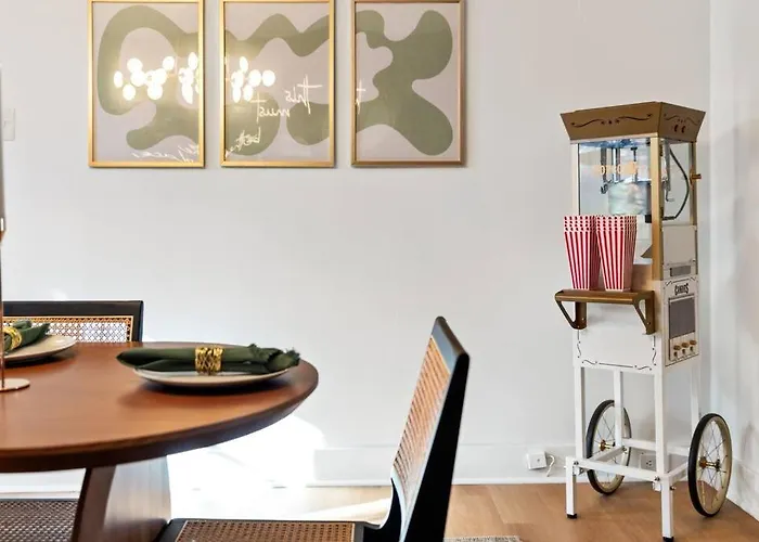 Downtown Escape: 3br - Game/movie - Foosball *