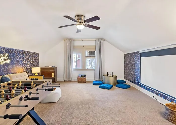 Downtown Escape: 3br - Game/movie - Foosball Pittsburgh