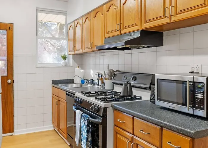 Downtown Escape: 3br - Game/movie - Foosball * Pittsburgh